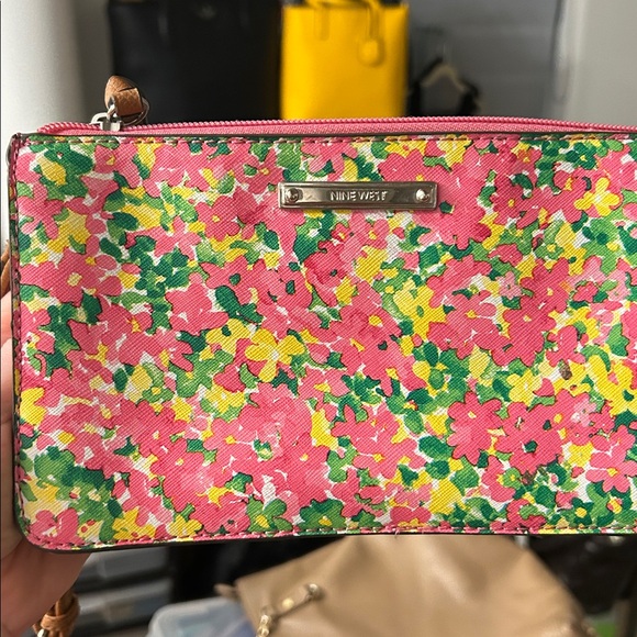 EUC Nine West Vintage Floral Crossbody - Picture 1 of 1